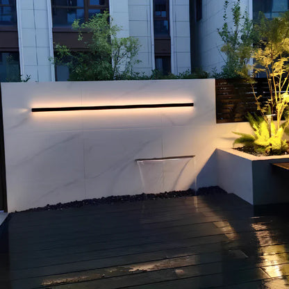 Linear Luxe™ Outdoor Sconce
